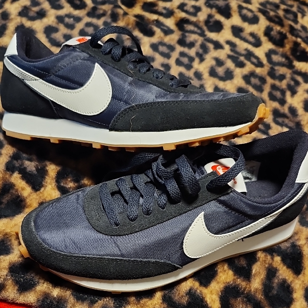 Nike Womens's Black and White Sneakers